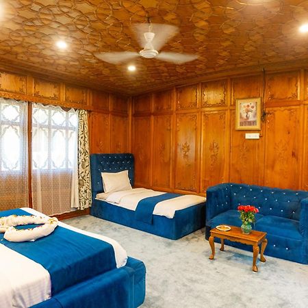 Wangnoo Heritage Houseboats Hotel Srinagar  Exterior photo