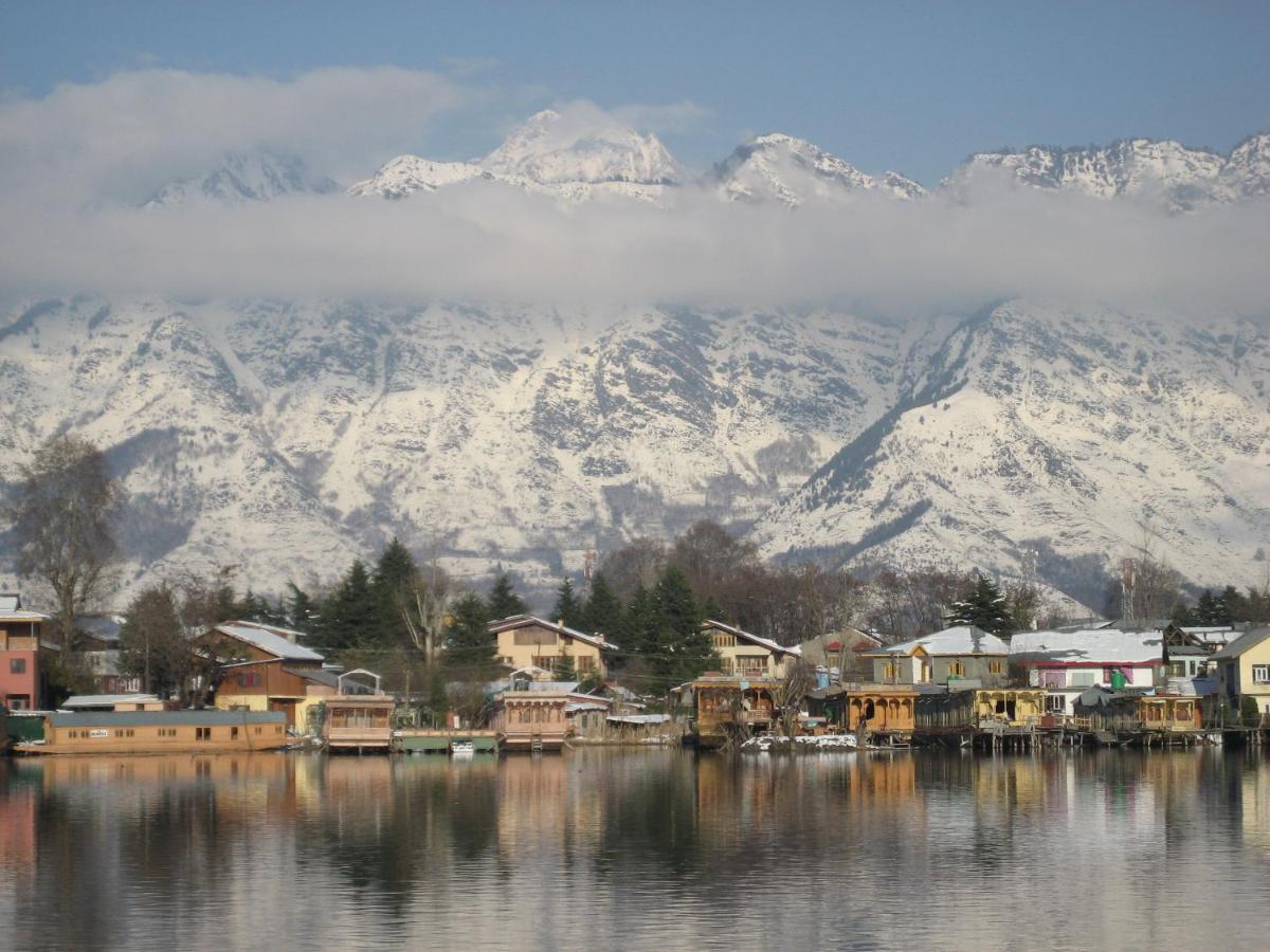 Wangnoo Heritage Houseboats Hotel Srinagar  Exterior photo