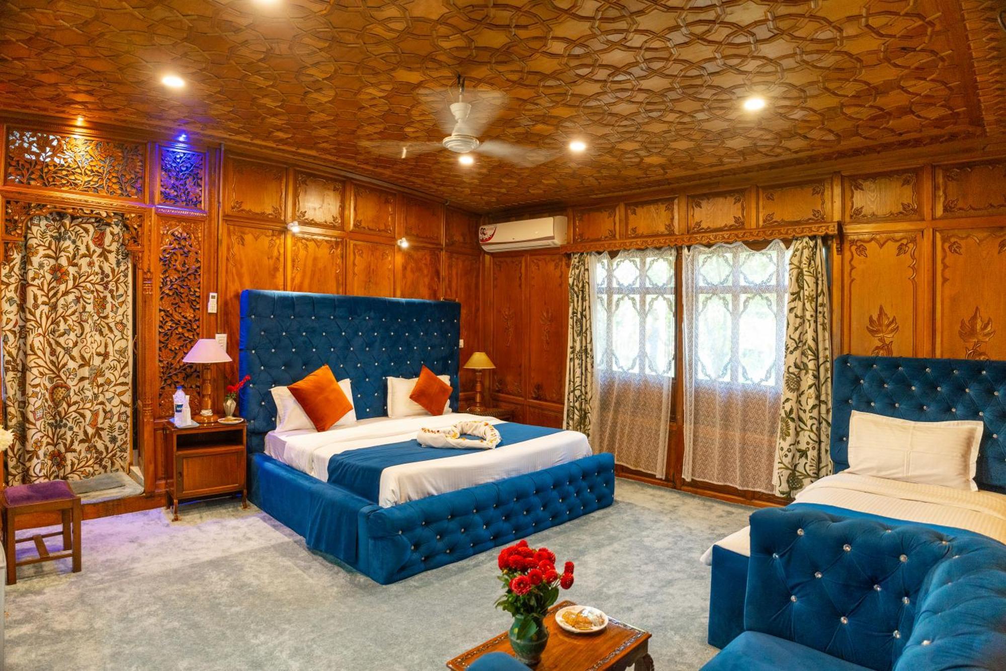 Wangnoo Heritage Houseboats Hotel Srinagar  Exterior photo