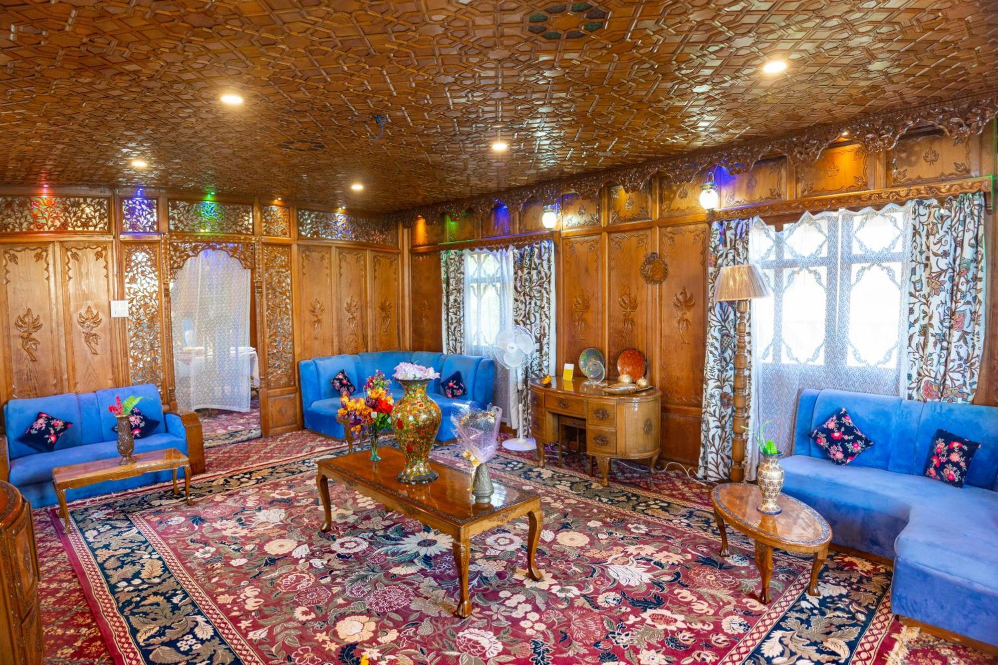 Wangnoo Heritage Houseboats Hotel Srinagar  Exterior photo