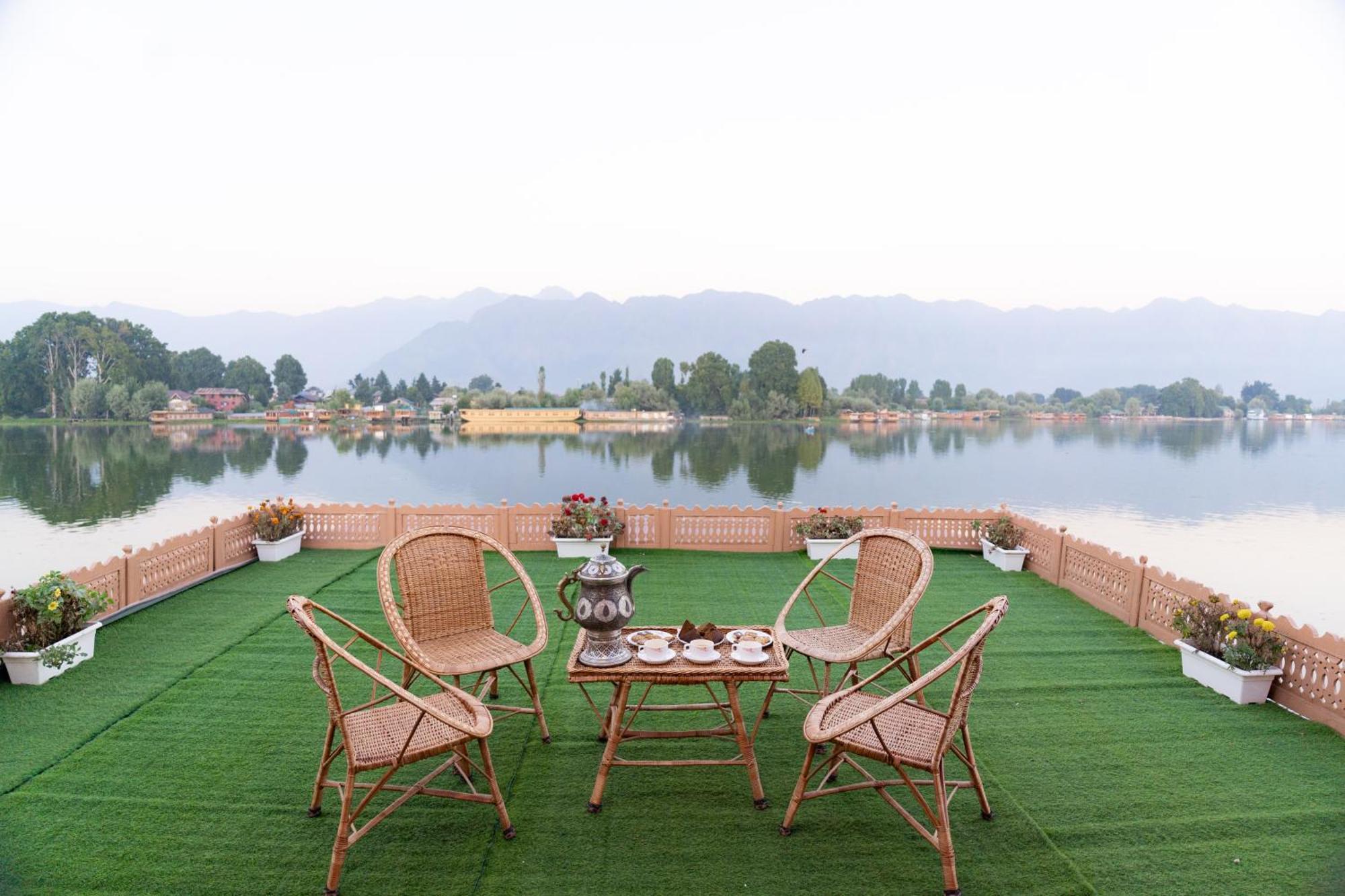 Wangnoo Heritage Houseboats Hotel Srinagar  Exterior photo