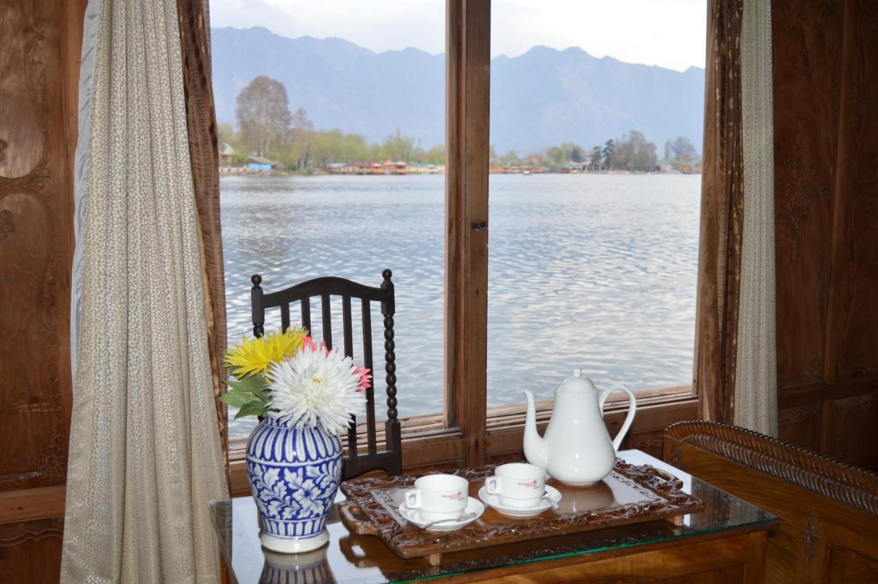 Wangnoo Heritage Houseboats Hotel Srinagar  Exterior photo